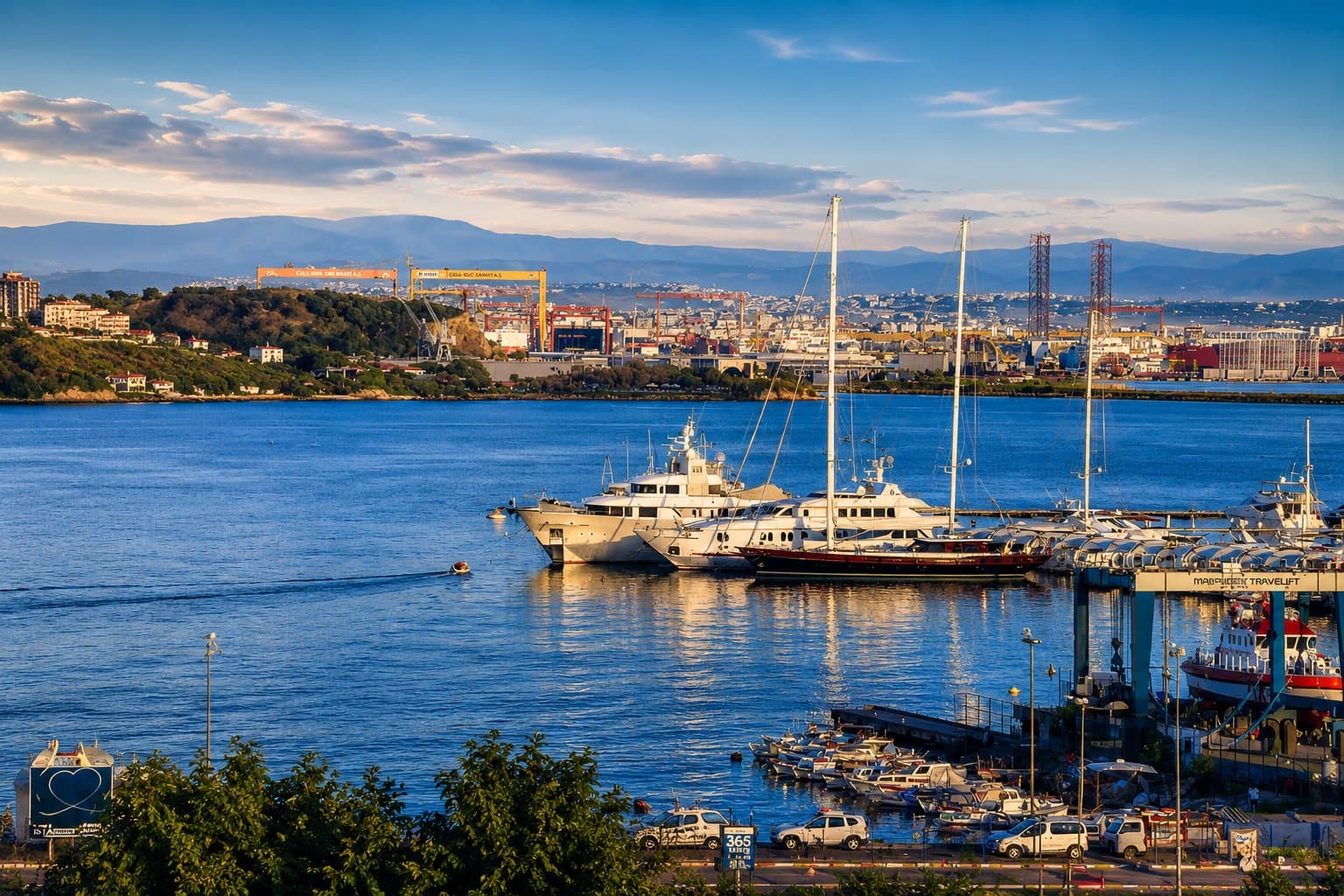 İnera Hotel Pendik — Pendik Marina (Marintürk) yat limanı manzarası